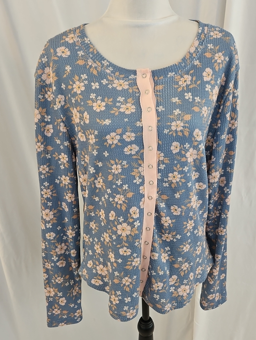 Blakely Womens Waffle Knit Henley Top Navy & Pink Floral Snap Closure